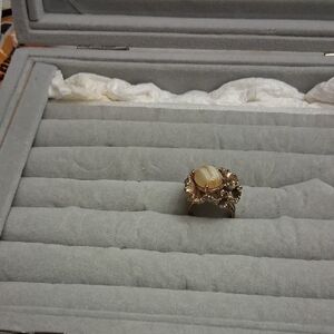 Elegant Gold and Cream Women's Ring